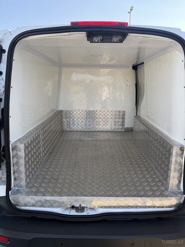 Ford Transit Connect-8