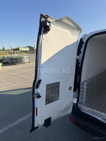 Ford Transit Connect-9