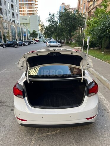 Hyundai Elantra-7