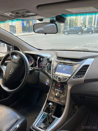 Hyundai Elantra-5