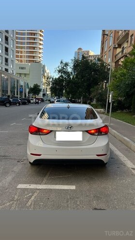 Hyundai Elantra-3