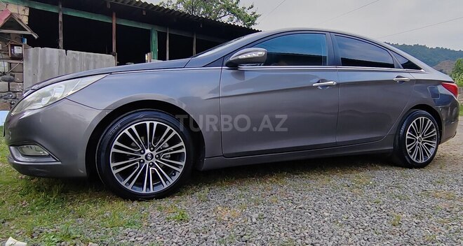 Hyundai Sonata-2