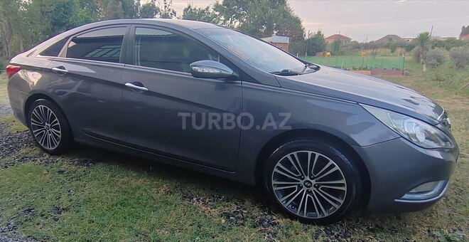 Hyundai Sonata-5