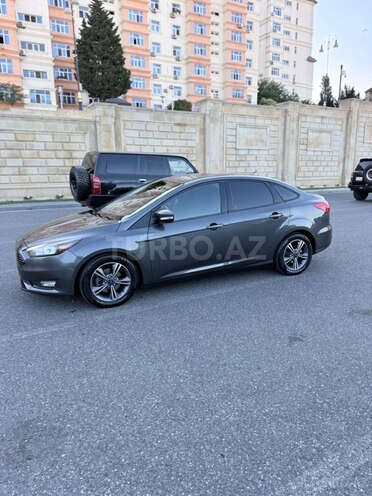 Ford Focus-12