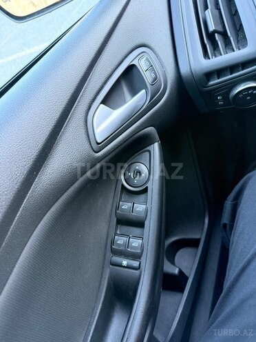 Ford Focus-8