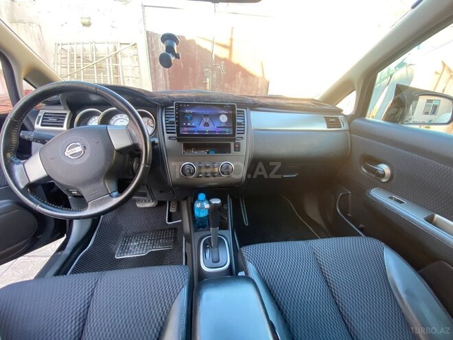 Nissan Tiida-11