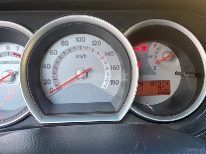 Nissan Tiida-12