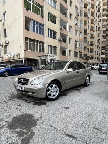 Mercedes C 200-1