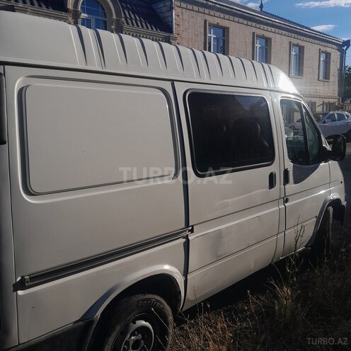 Ford Transit-8