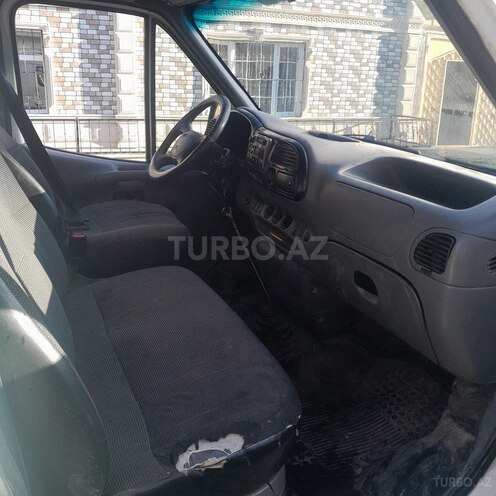 Ford Transit-10