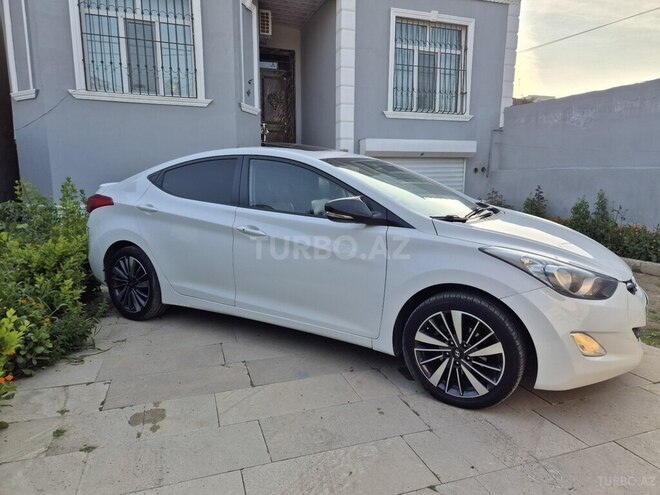Hyundai Elantra-3