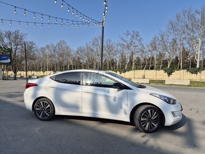 Hyundai Elantra-4