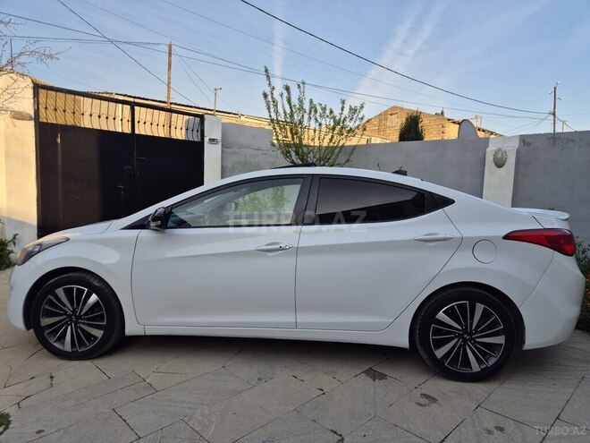 Hyundai Elantra-11