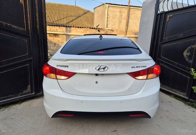 Hyundai Elantra-2