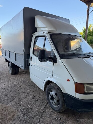 Ford Transit-5