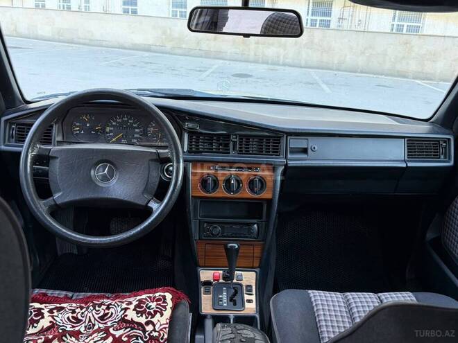 Mercedes 190-9