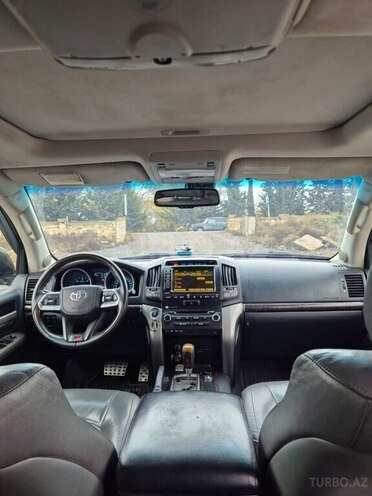Toyota Land Cruiser-10