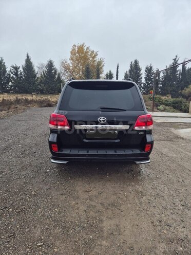 Toyota Land Cruiser-9