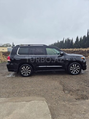 Toyota Land Cruiser-12
