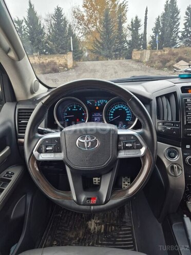 Toyota Land Cruiser-11