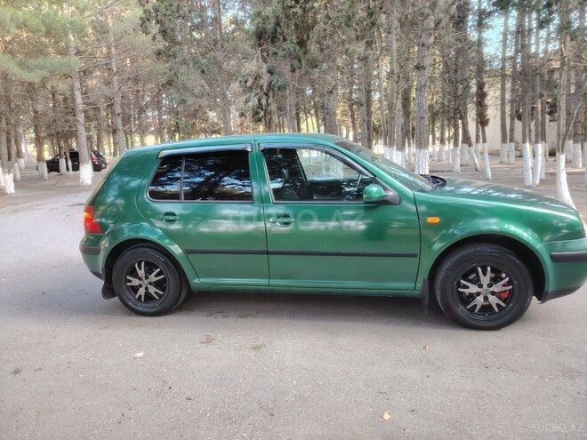 Volkswagen Golf-9