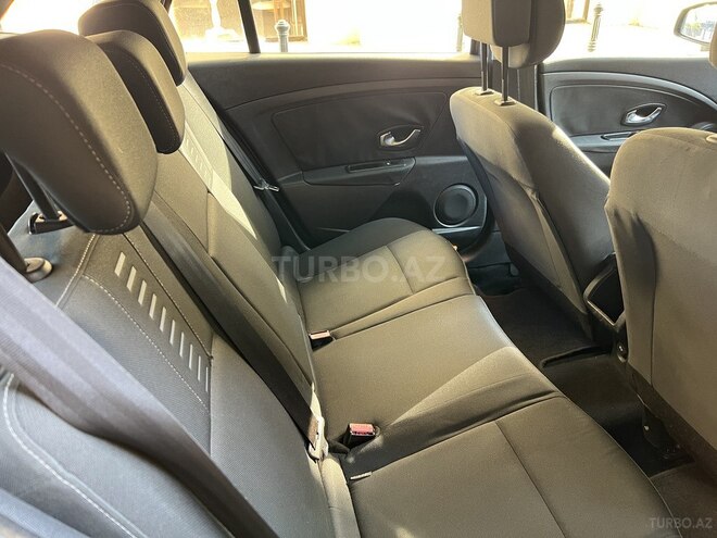 Renault Megane-11