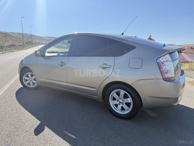 Toyota Prius-5