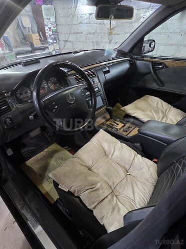 Mercedes E 240-5