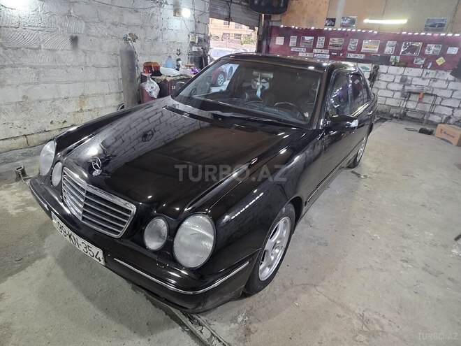 Mercedes E 240-1