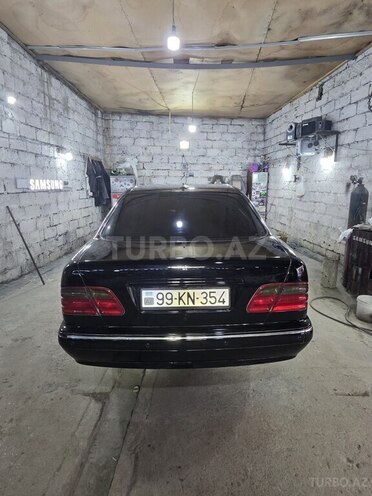 Mercedes E 240-4