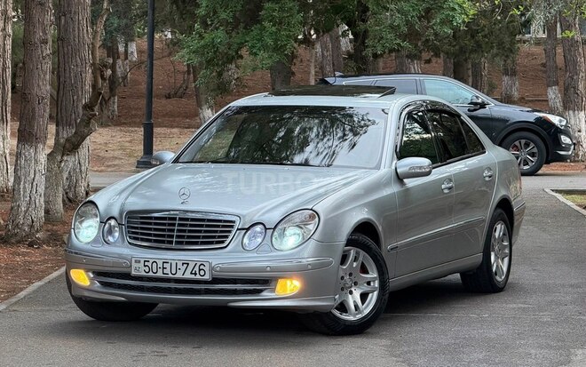 Mercedes E 220-1