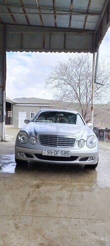 Mercedes E 240-1