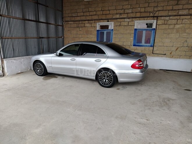 Mercedes E 240-2