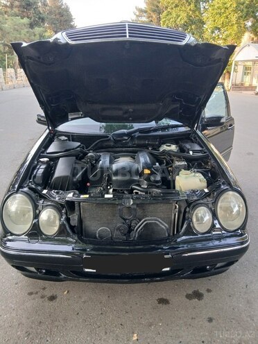 Mercedes E 240-3