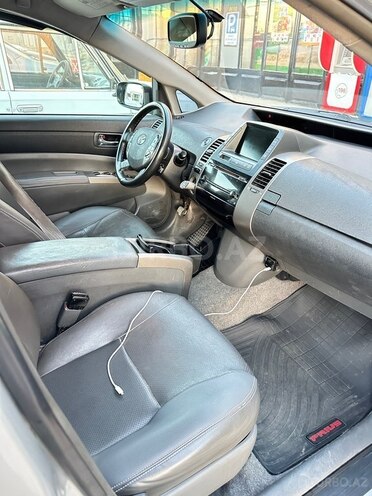 Toyota Prius-12