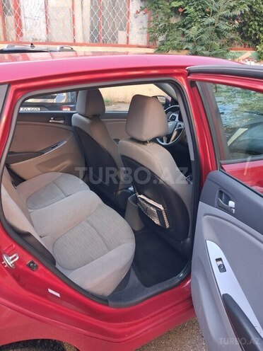 Hyundai Accent-7