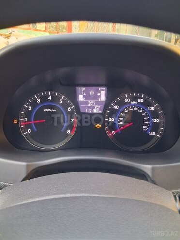 Hyundai Accent-9