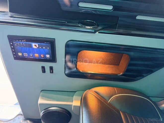 Mercedes Metris-12