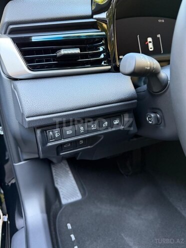 Toyota Camry-11