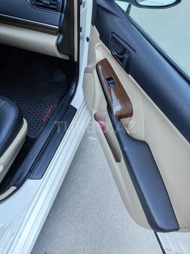 Toyota Camry-6