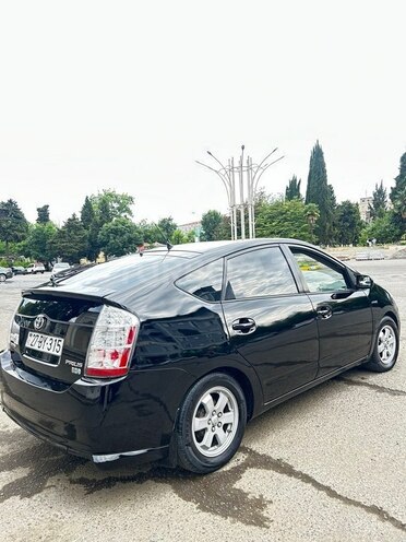 Toyota Prius-5