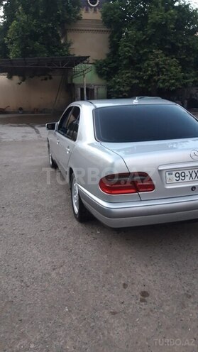 Mercedes E 240-3