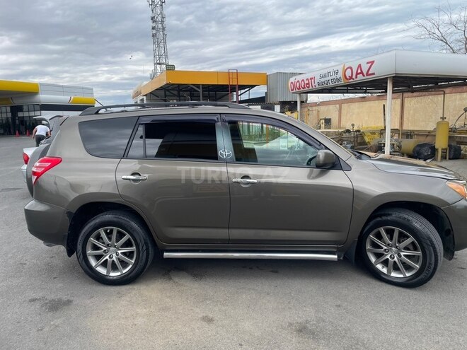 Toyota RAV4-9