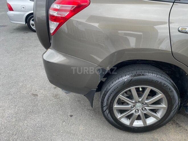 Toyota RAV4-10