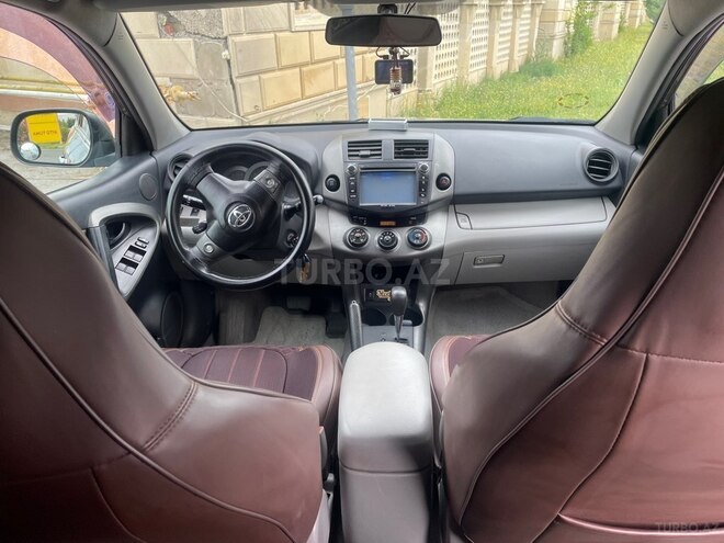 Toyota RAV4-8