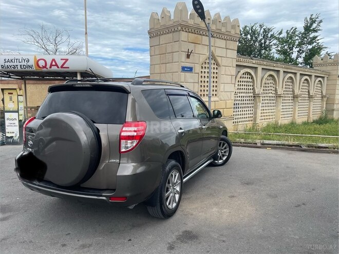 Toyota RAV4-11