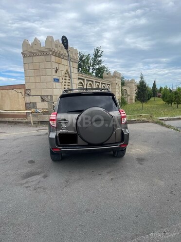 Toyota RAV4-12