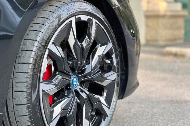 BMW 530e-12