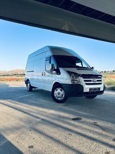 Ford Transit-2