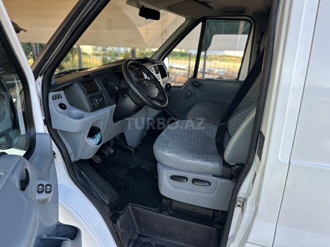 Ford Transit-10